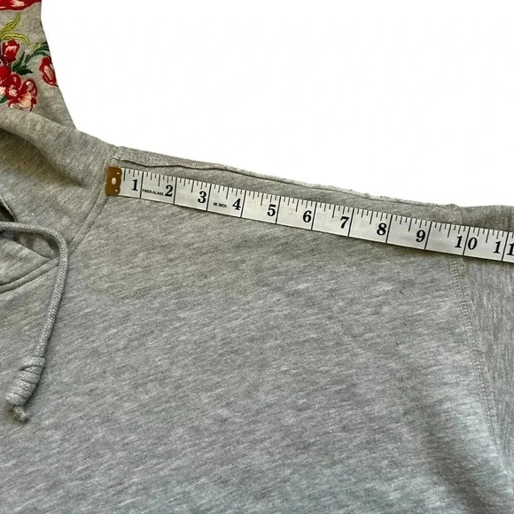 H&M - Embroidered Cropped Hoodie - Picture 6 of 7